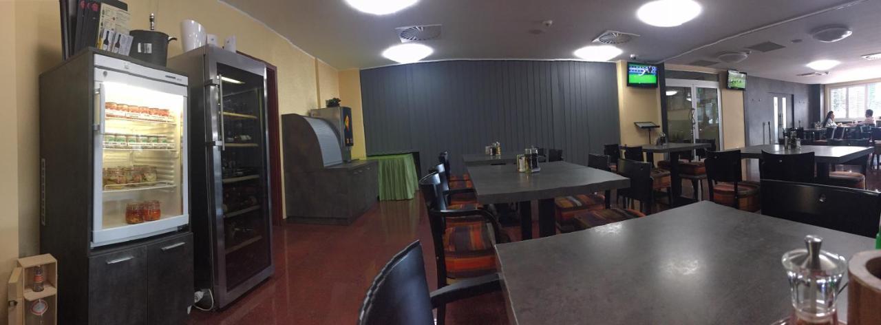 Hotel Arena Chomutov Extérieur photo