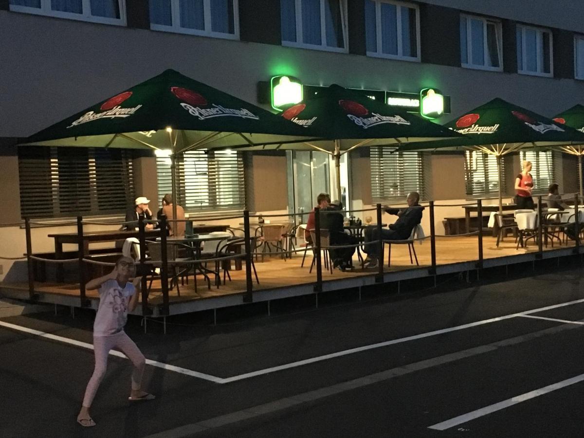 Hotel Arena Chomutov Extérieur photo