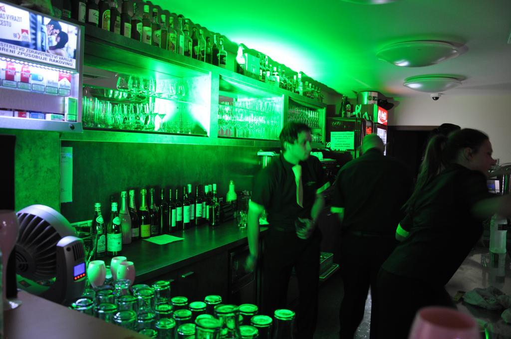 Hotel Arena Chomutov Extérieur photo
