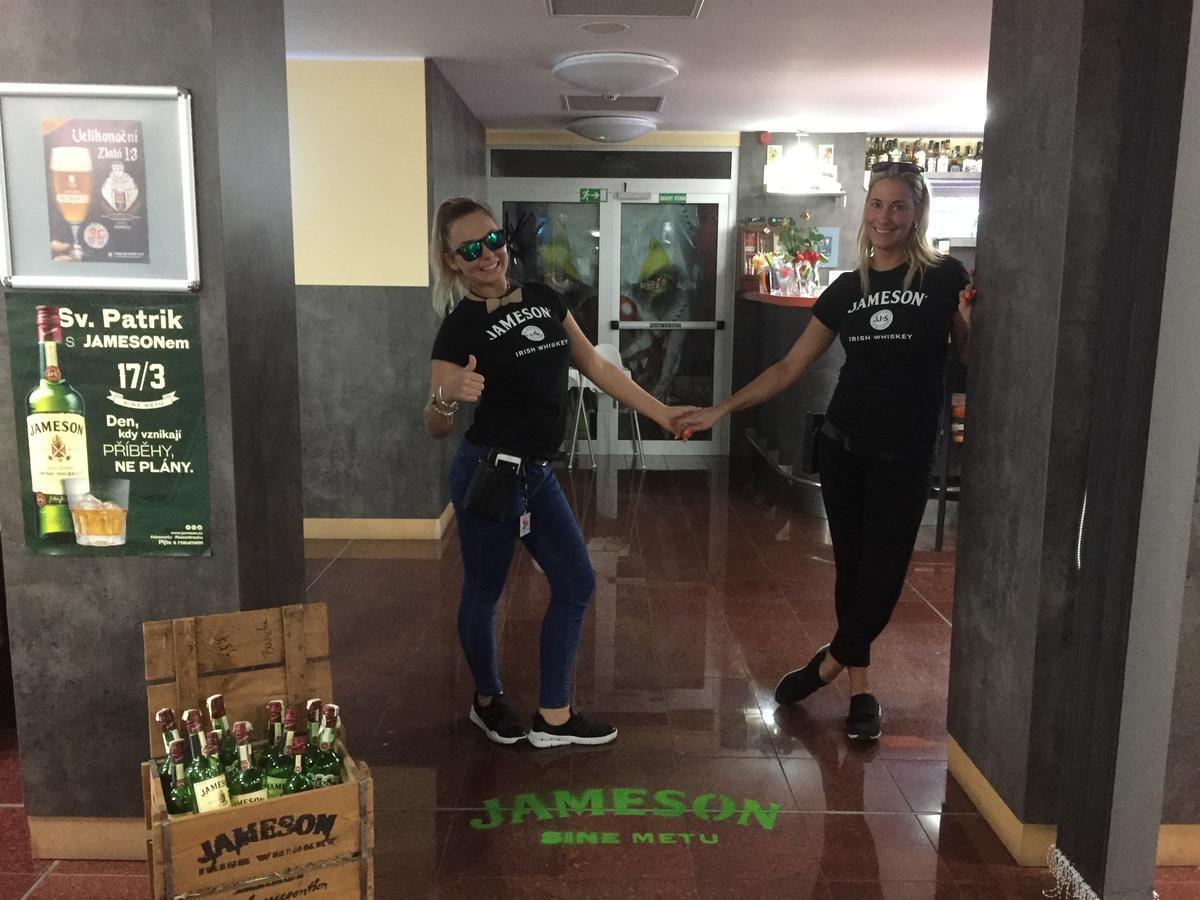 Hotel Arena Chomutov Extérieur photo