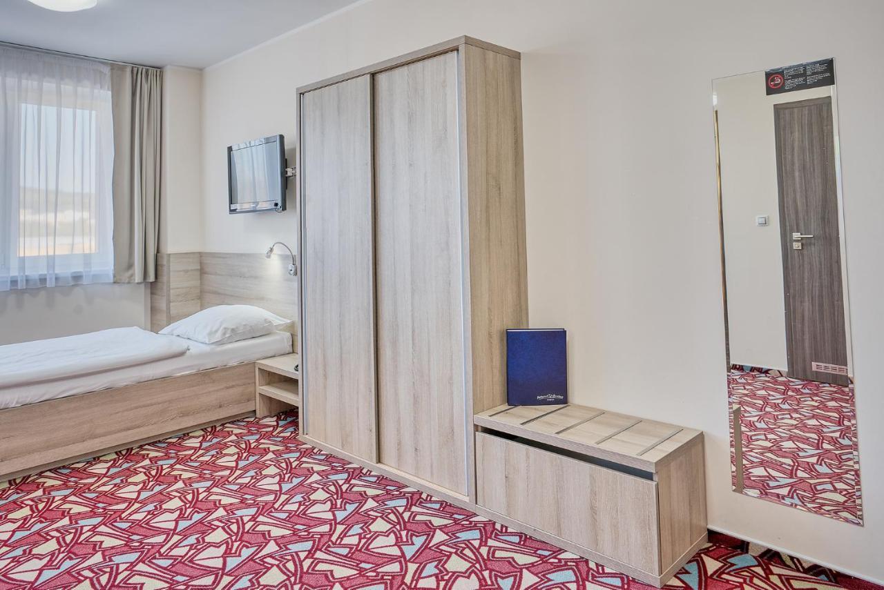 Hotel Arena Chomutov Extérieur photo