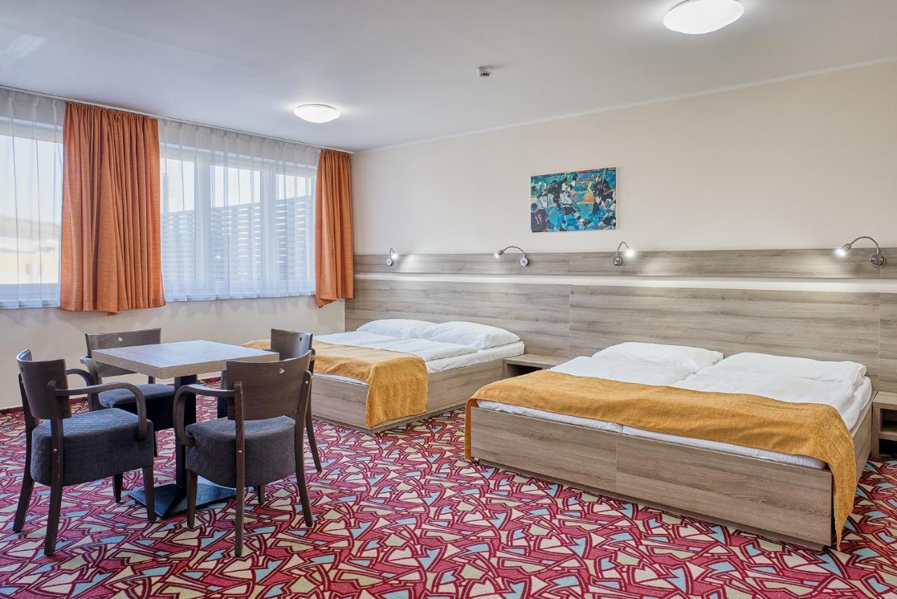Hotel Arena Chomutov Extérieur photo